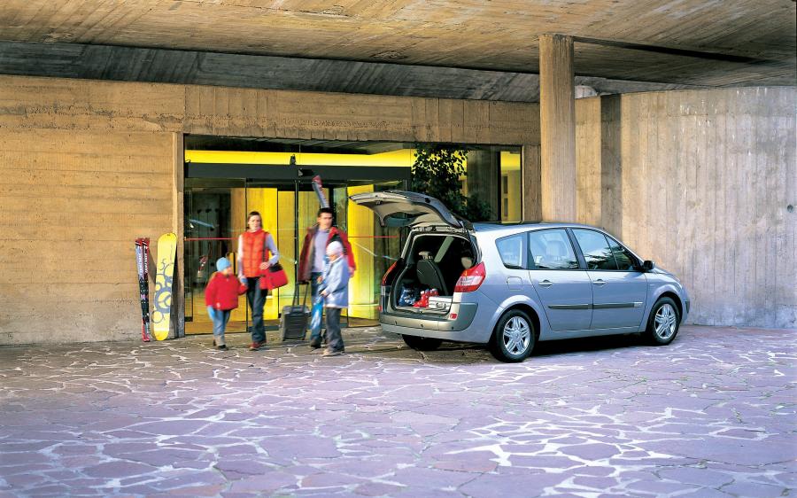  Renault Grand Scenic 2004 года  (фото 22 из 47)